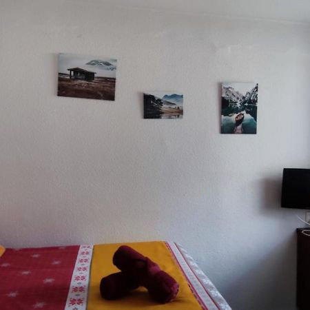 Joli Appartement Le Chamois Blanc Chamonix, Parking المظهر الخارجي الصورة